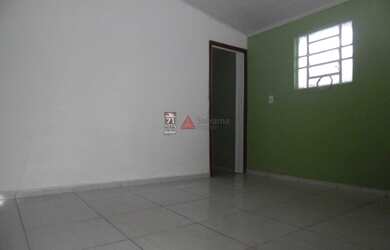 Imagem: A casa possui 2 Dormitórios, 1 Banheiro, 1 Vaga na garagem