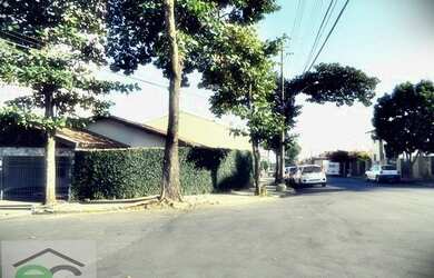 Imagem: A casa possui 3 Dormitórios, 3 Banheiros, 236m² de Área