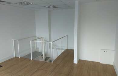 Imagem: O depósito possui 3 Vagas na garagem, 60m² de Área, Imóvel