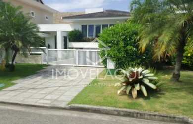 Imagem: A casa em condomínio possui 4 Dormitórios, 5 Banheiros, 4