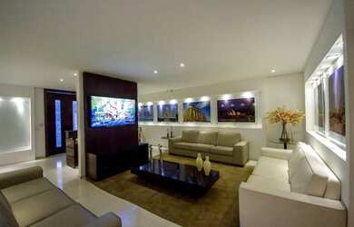 Imagem: O depósito possui 4 Vagas na garagem, 24m² de Área e está