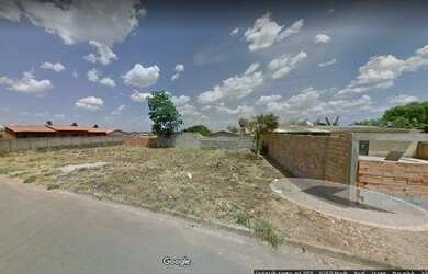 Imagem: O terreno possui 900m² de Área e está localizado em Senador