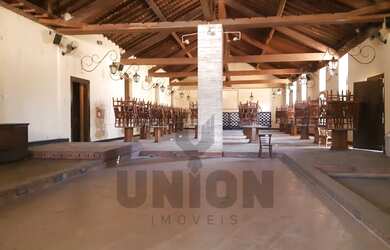 Imagem: O depósito possui 5 Vagas na garagem, 720m² de Área e está