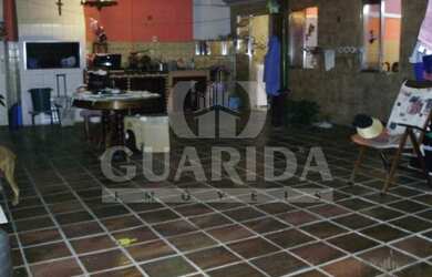 Imagem: A casa possui 5 Dormitórios, 3 Banheiros, 2 Vagas na garagem