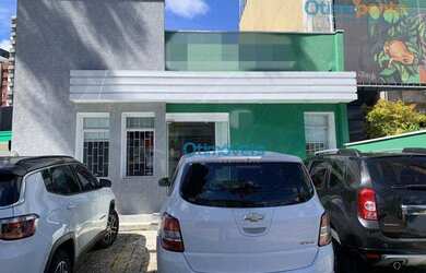 Imagem: O depósito possui 3 Vagas na garagem, 330m² de Área e está