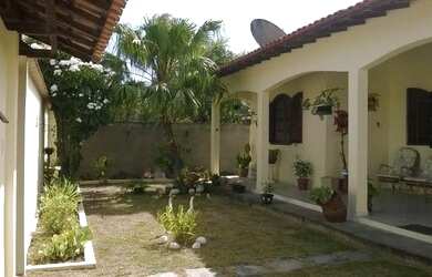 Imagem: A casa possui 3 Dormitórios, 3 Banheiros, 5 Vagas na garagem