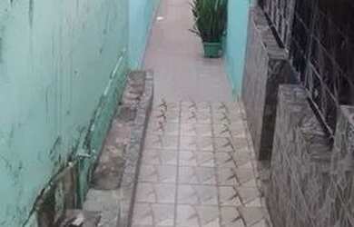 Imagem: A casa possui 1 Dormitório, 1 Banheiro, 65m² de Área e está