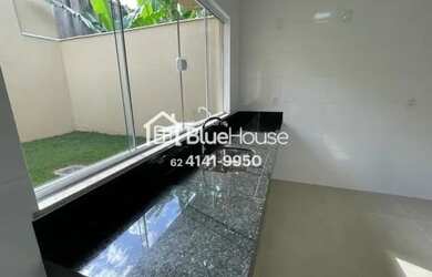 Imagem: A casa possui 3 Dormitórios, 1 Banheiro, 1 Vaga na garagem