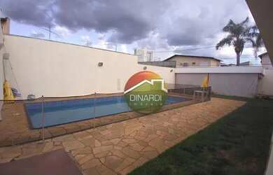 Imagem: A casa possui 3 Dormitórios, 4 Banheiros, 3 Vagas na garagem