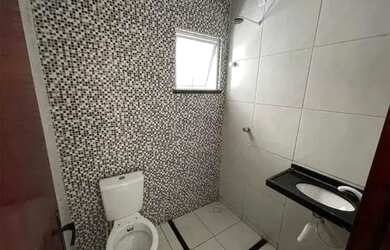 Imagem: A casa possui 2 Dormitórios, 1 Banheiro, 1 Vaga na garagem