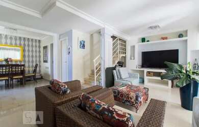 Imagem: A casa em condomínio para alugar possui 3 Dormitórios, 2 Banheiros