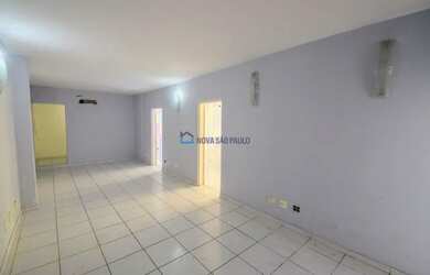 Imagem: O depósito possui 3 Vagas na garagem e 269m² de Área e está