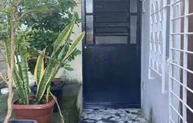 Imagem: A casa possui 1 Dormitório, 1 Banheiro, 1 Vaga na garagem e