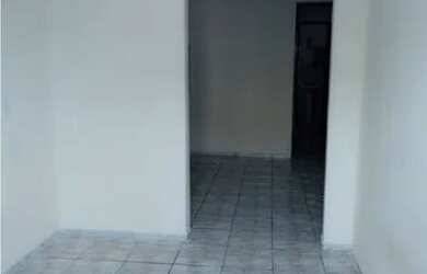 Imagem: A casa possui 1 Dormitório, 1 Banheiro e está localizado em