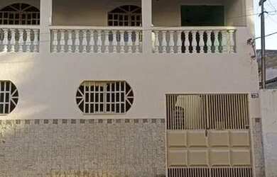 Imagem: A casa possui 3 Dormitórios, 2 Banheiros, 1 Vaga na garagem