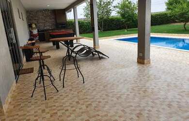 Imagem: A chácara possui 2000m² de Área e está localizado em Santo