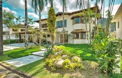 Imagem: A casa possui 5 Dormitórios, 5 Banheiros, 4 Vagas na garagem