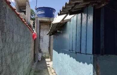 Imagem: A casa possui 2 Dormitórios, 2 Banheiros, 2 Vagas na garagem