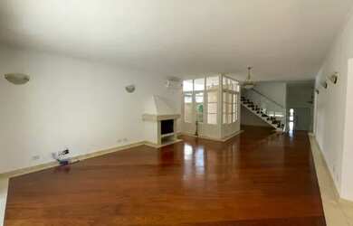 Imagem: A casa em condomínio possui 4 Dormitórios, 5 Banheiros, 4