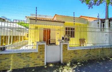 Imagem: A casa possui 3 Dormitórios, 3 Banheiros, 3 Vagas na garagem