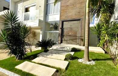 Imagem: A casa em condomínio possui 4 Dormitórios, 5 Banheiros, 4