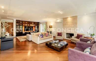 Imagem: A casa em condomínio possui 4 Dormitórios, 5 Banheiros, 3