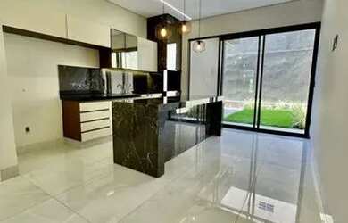 Imagem: A casa possui 3 Dormitórios, 3 Banheiros, 2 Vagas na garagem