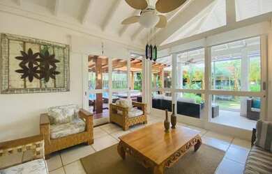 Imagem: A casa em condomínio possui 4 Dormitórios, 4 Banheiros, 2