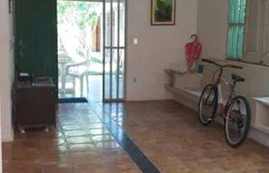 Imagem: A casa possui 3 Dormitórios, 4 Banheiros, 5 Vagas na garagem