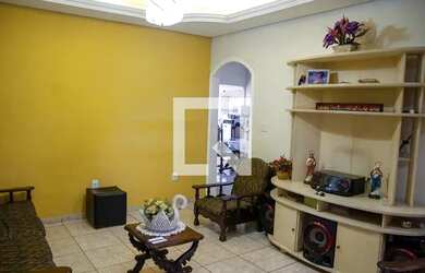 Imagem: A casa possui 4 Dormitórios, 2 Banheiros, 2 Vagas na garagem