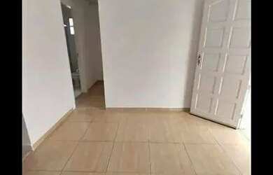 Imagem: A casa possui 3 Dormitórios, 1 Banheiro, 1 Vaga na garagem