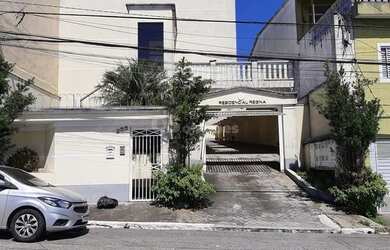 Imagem: A casa possui 3 Dormitórios, 2 Banheiros, 2 Vagas na garagem