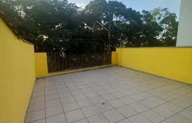 Imagem: A casa possui 3 Dormitórios, 2 Banheiros, 4 Vagas na garagem