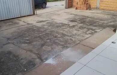 Imagem: A casa possui 2 Dormitórios, 1 Banheiro, 3 Vagas na garagem