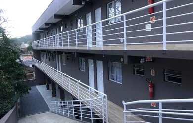 Imagem: A kitnet possui 1 Dormitório, 1 Banheiro, 1 Vaga na garagem