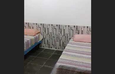 Imagem: A casa possui 2 Dormitórios, 2 Banheiros, 2 Vagas na garagem