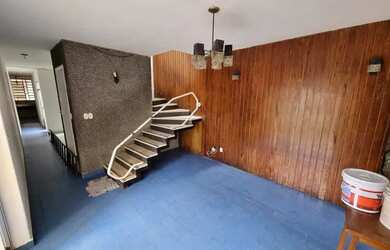 Imagem: A casa possui 3 Dormitórios, 4 Banheiros, 2 Vagas na garagem