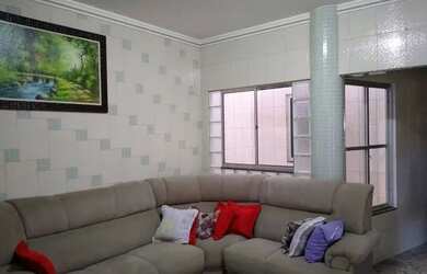 Imagem: A casa possui 2 Dormitórios, 1 Banheiro, 1 Vaga na garagem