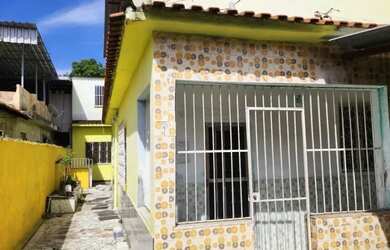 Imagem: A casa possui 3 Dormitórios, 2 Banheiros e 2 Vagas na garagem