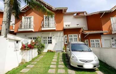 Imagem: A casa possui 3 Dormitórios, 2 Banheiros, 2 Vagas na garagem