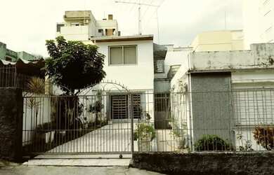 Imagem: A casa possui 3 Dormitórios, 2 Banheiros, 3 Vagas na garagem