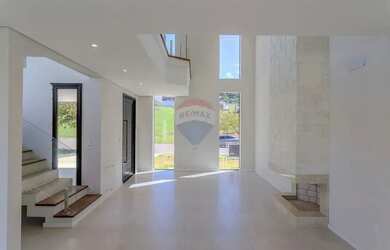 Imagem 13: Lhe apresento essa belissíma residência localizada no exclusivo Condomínio...