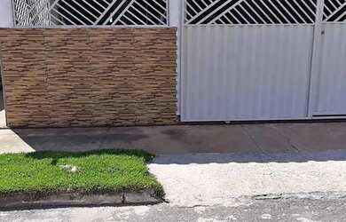 Imagem: A casa possui 2 Dormitórios, 1 Banheiro, 1 Vaga na garagem