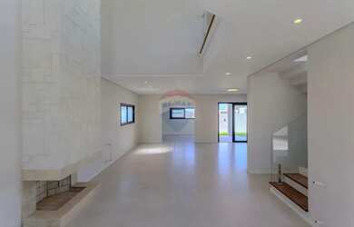 Imagem 9: Lhe apresento essa belissíma residência localizada no exclusivo Condomínio...