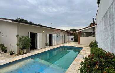 Imagem: A casa em condomínio possui 4 Dormitórios, 5 Banheiros, 264m²