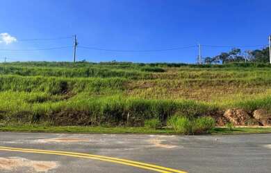 Imagem: O terreno possui 250m² de Área e está localizado em Cézar
