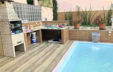 Imagem: A casa possui 5 Dormitórios, 5 Banheiros, 450m² de Área