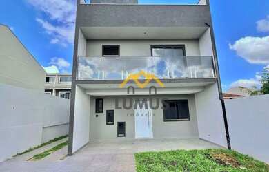 Imagem: A casa possui 3 Dormitórios, 4 Banheiros, 2 Vagas na garagem