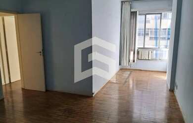 Imagem: A casa possui 3 Dormitórios, 2 Banheiros, 1 Vaga na garagem