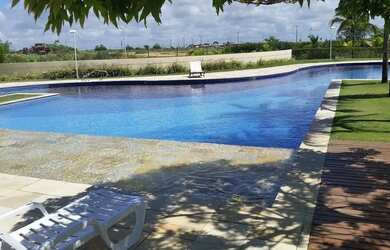 Imagem: O terreno possui 450m² de Área, Churrasqueira, Piscina e está